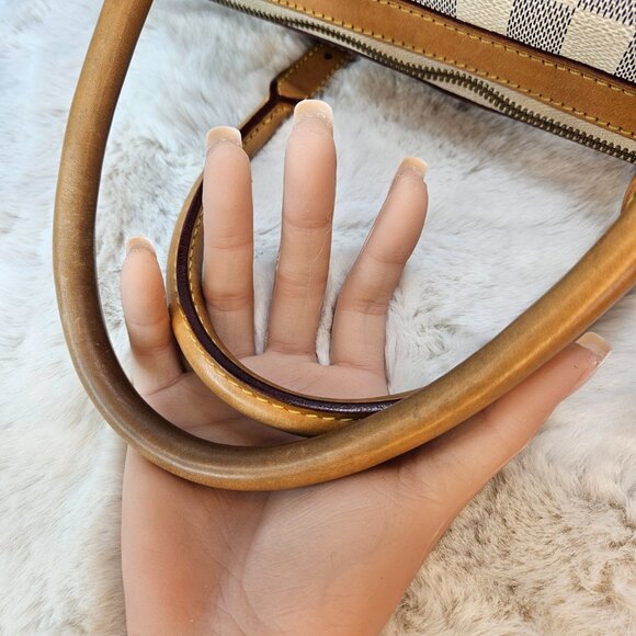 Louis Vuitton Berkeley Handbag - Picture 7 of 16